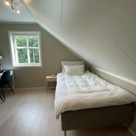 House With 5 Bedrooms, 2 Bathrooms, Available For Onss