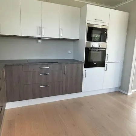 House With 5 Bedrooms, 2 Bathrooms, Available For Onss Villa