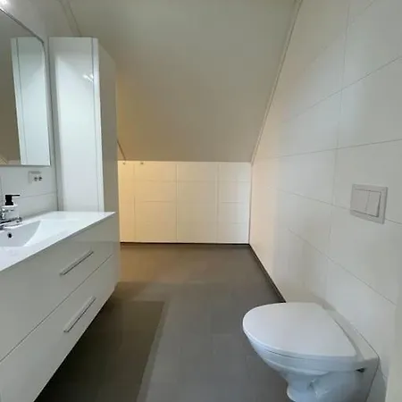 Villa House With 5 Bedrooms, 2 Bathrooms, Available For Onss *