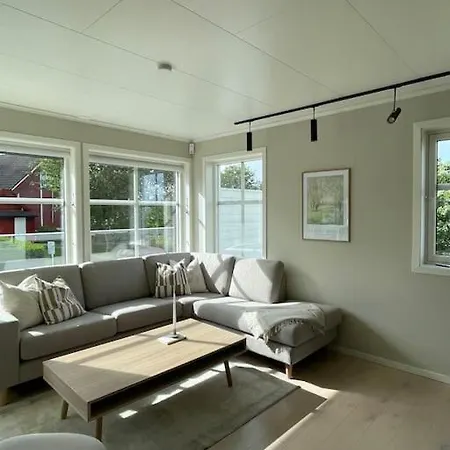 House With 5 Bedrooms, 2 Bathrooms, Available For Onss *