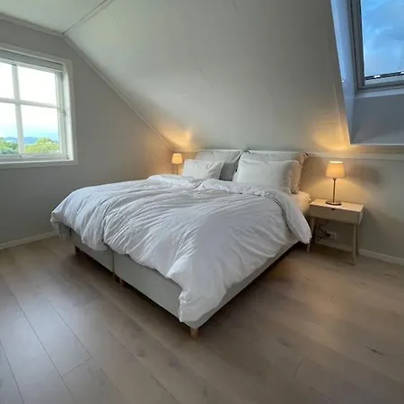 House With 5 Bedrooms, 2 Bathrooms, Available For Onss *