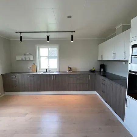 House With 5 Bedrooms, 2 Bathrooms, Available For Onss ستافانجر